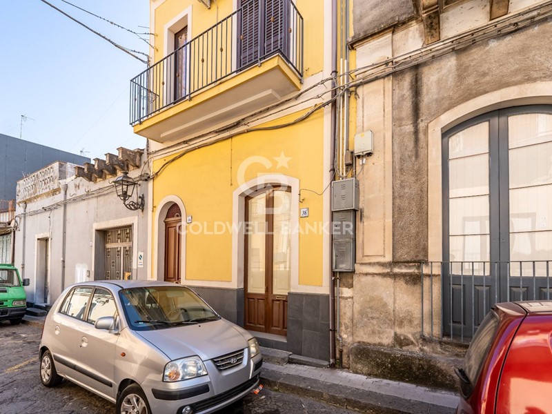 Casa Semi Indipendente in Vendita a Aci Catena, 59'000€, 80 m²