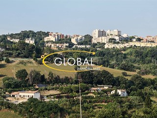 Quadrilocale in Vendita a Ancona, 115'000€, 85 m²