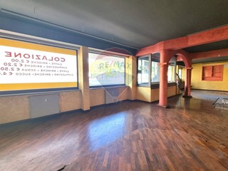 Immobile commerciale in Vendita a Monza, 495'000&euro;, 567 m²