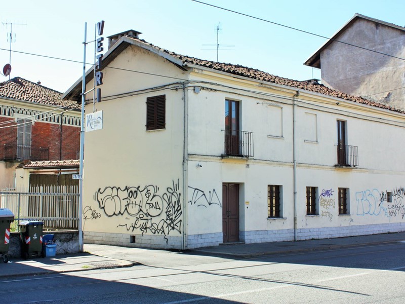 Casa Indipendente in Vendita a Torino, 220'000&euro;, 190 m²