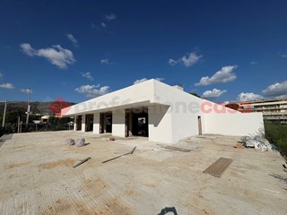 Negozio in Affitto a Caserta, 7'000&euro;, 1100 m²