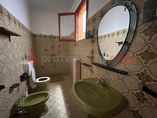 Trilocale in Vendita a Faggiano, 49'000&euro;, 75 m², con Box