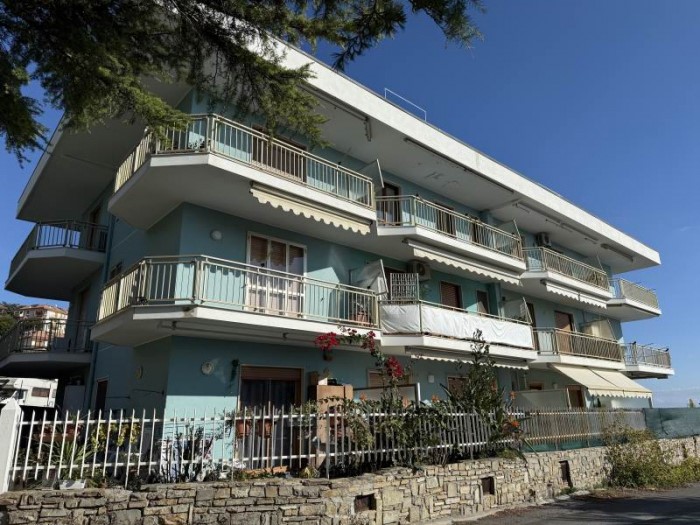 Bilocale in Vendita a Costarainera, 145'000&euro;, 42 m², con Box