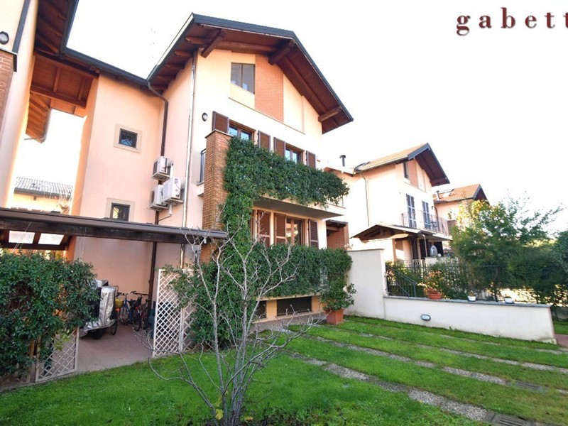 Villa in Vendita a Corbetta, 525'000&euro;, 285 m²