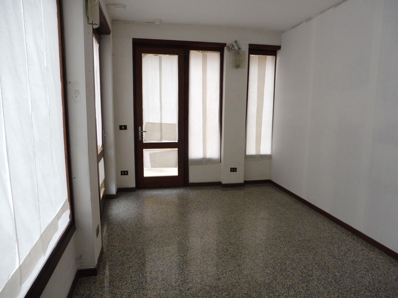 Negozio in Affitto a Marostica, 670&euro;, 57 m²