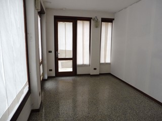 Negozio in Affitto a Marostica, 670&euro;, 57 m²