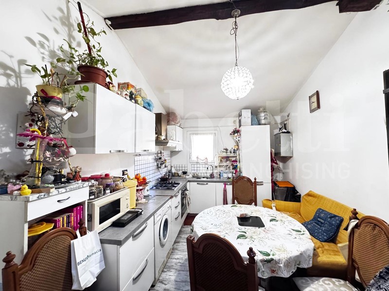 Bilocale in Vendita a Bologna, 152'000€, 45 m², arredato