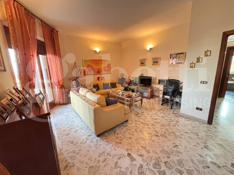Quadrilocale in Vendita a Bari, 210'000€, 100 m²