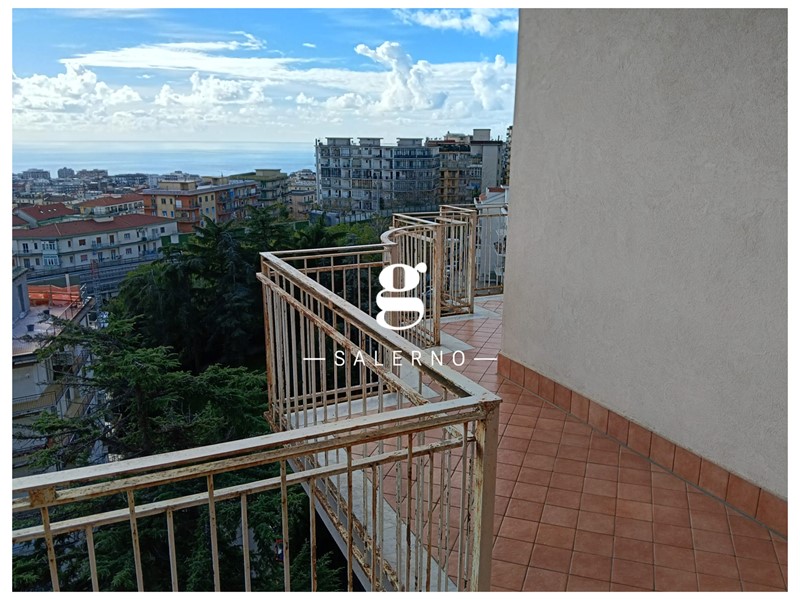 Trilocale in Affitto a Salerno, 750€, 104 m²