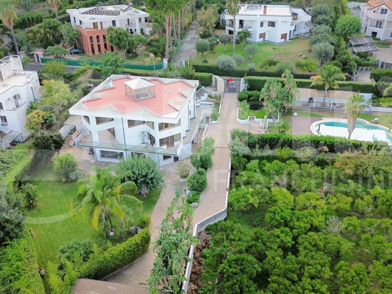 Villa in Vendita a Palermo, 920'000€, 1000 m²