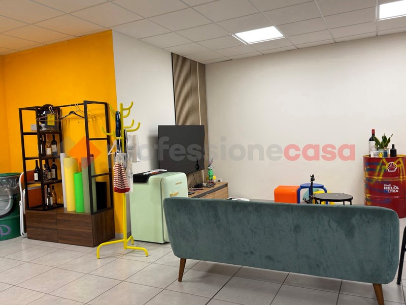 Ufficio in Affitto a Arezzo, 1'300€, 128 m²