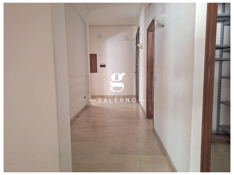 Quadrilocale in Affitto a Salerno, 1'600€, 145 m²