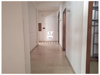 Quadrilocale in Affitto a Salerno, 1'600€, 145 m²