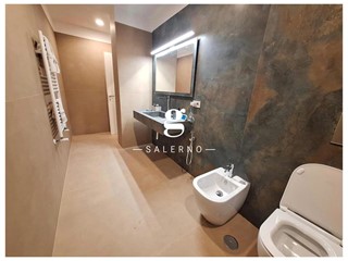 Appartamento in Vendita a Salerno, 850'000€, 265 m², arredato