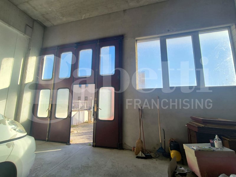 Magazzino in Vendita a Follonica, 80'000&euro;, 119 m²