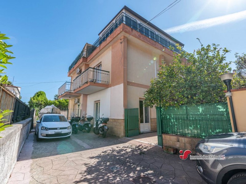 Villa in Vendita a Palermo, 330'000€, 119 m²