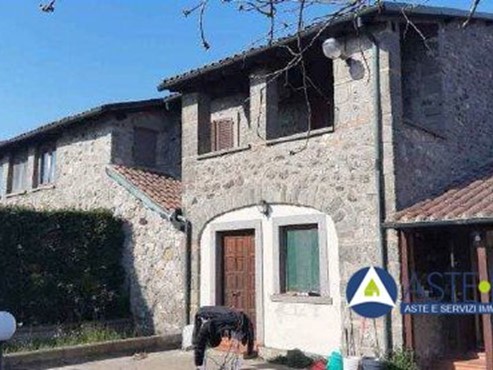 Villa in Vendita a Viterbo, 84'000&euro;, 200 m²