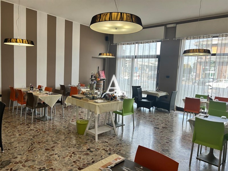 Attività commerciale in Vendita a Verona, 115'000€, 140 m²