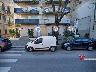 Negozio in Affitto a Palermo, 1'250&euro;, 130 m²