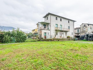 Casa Indipendente in Vendita a Camaiore, 145'000&euro;, 150 m²