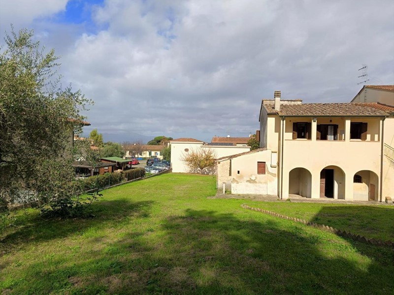 Casa Indipendente in Vendita a Capannoli, 219'000&euro;, 195 m², con Box