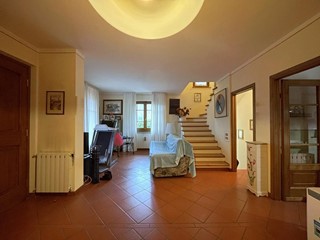 Villa bifamiliare in Vendita a Camaiore, zona Vado, 900'000&euro;, 190 m²