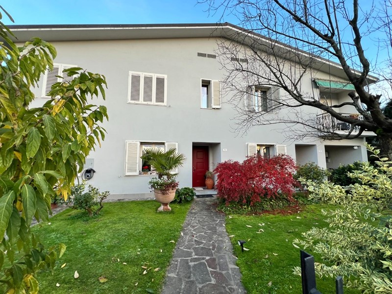 Villa bifamiliare in Vendita a Capannori, 360'000&euro;, 150 m²