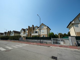 Trilocale in Vendita a Liscate, 166'750&euro;, 115 m², con Box