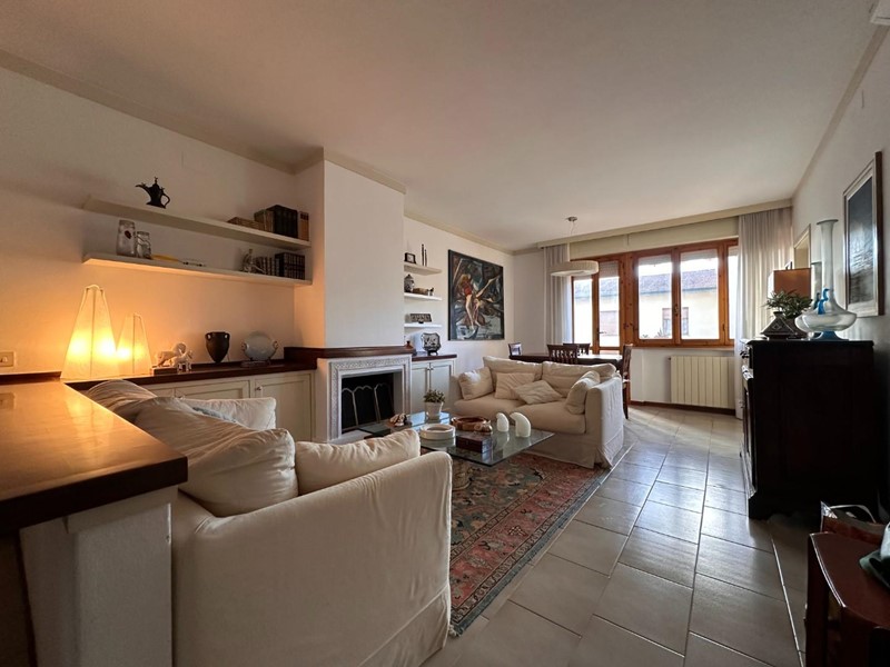 Appartamento in Vendita a Ponsacco, 170'000&euro;, 110 m², arredato, con Box