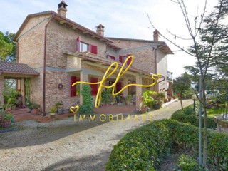 Villa in Vendita a Casole d'Elsa, 790'000€, 340 m², con Box