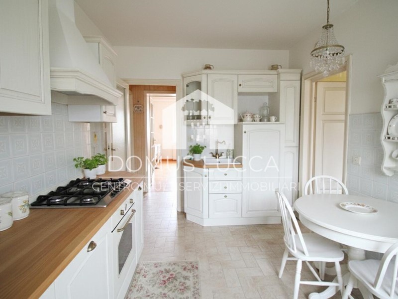 Appartamento in Vendita a Capannori, zona Guamo, 130'000€, 150 m²