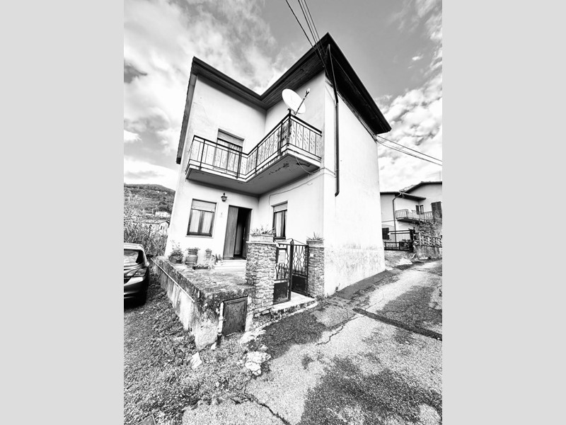 Casa Indipendente in Vendita a Luni, zona Casano, 230'000€, 145 m²