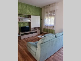 Appartamento in Vendita a Siena, zona Ponte Al Bozzone, 370'000€, 129 m², arredato, con Box