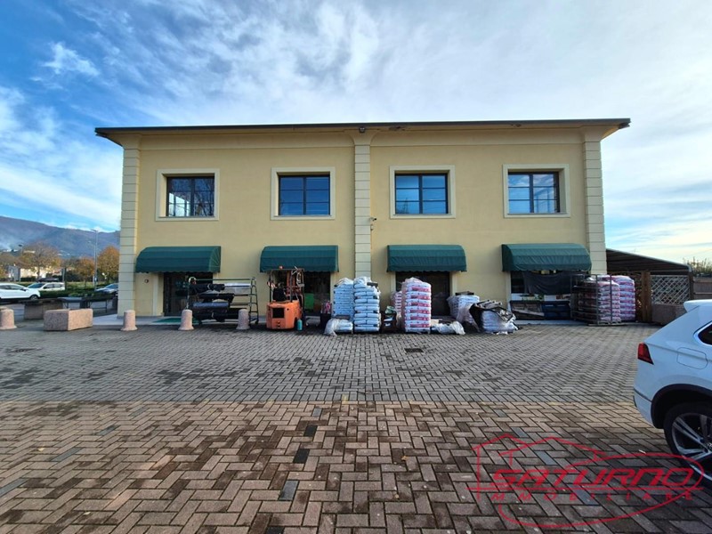 Immobile commerciale in Vendita a Capannori, zona Marlia, 530'000&euro;, 287 m²