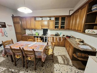 Appartamento in Vendita a Campi Bisenzio, zona Il Rosi, 230'000&euro;, 100 m², arredato, con Box