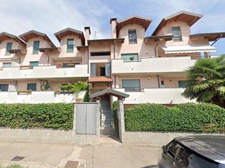 Quadrilocale in Vendita a Bareggio, 120'000&euro;, 142 m², con Box