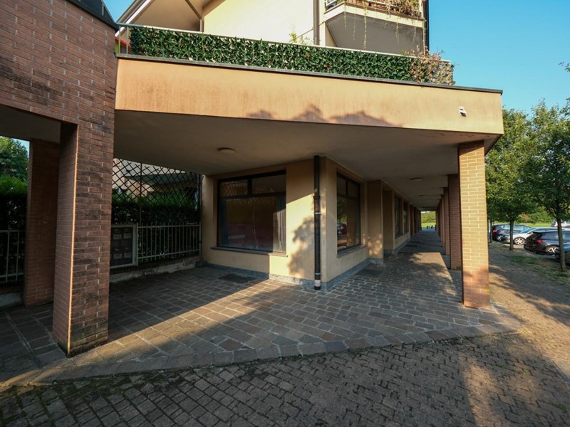 Negozio in Vendita a Pessano con Bornago, 50'000&euro;, 120 m²