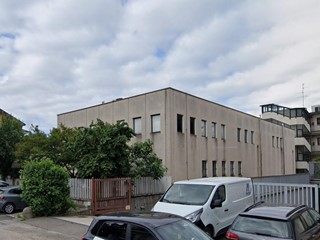 Capannone in Vendita a Paderno Dugnano, 700'000&euro;, 1216 m²