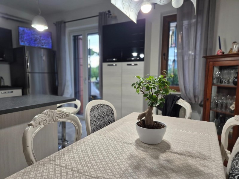 Villetta a schiera in Vendita a Carrara, zona Avenza, 345'000&euro;, 150 m²