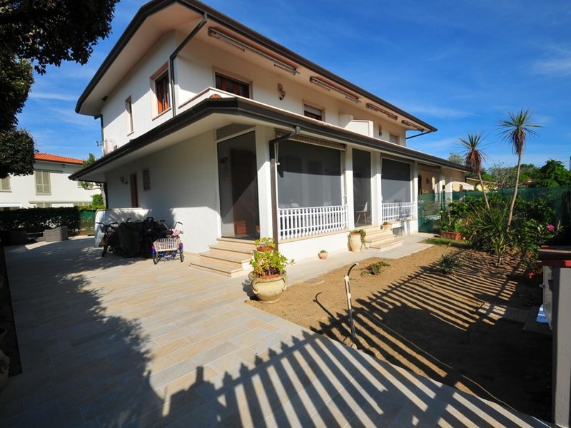 Villa bifamiliare in Vendita a Pietrasanta, zona Fiumetto, 1'100'000&euro;, 170 m², arredato