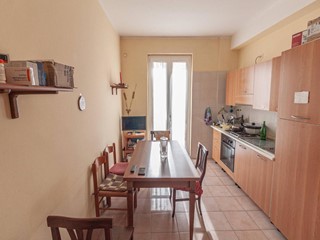 Trilocale in Vendita a Pisa, 180'000€, 75 m², con Box