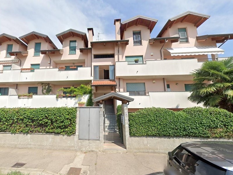 Quadrilocale in Vendita a Bareggio, 120'000&euro;, 142 m², con Box