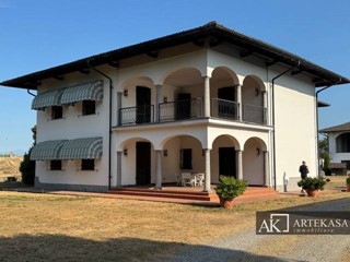 Rustico in Vendita a Novara, 1'400'000&euro;, 1900 m²