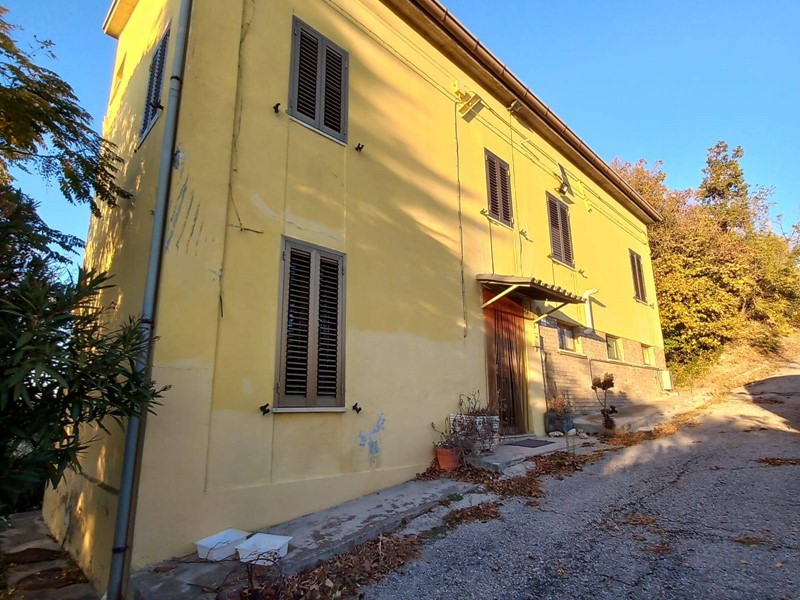 Casa Indipendente in Vendita a Monte Vidon Corrado, 65'000€, 200 m²