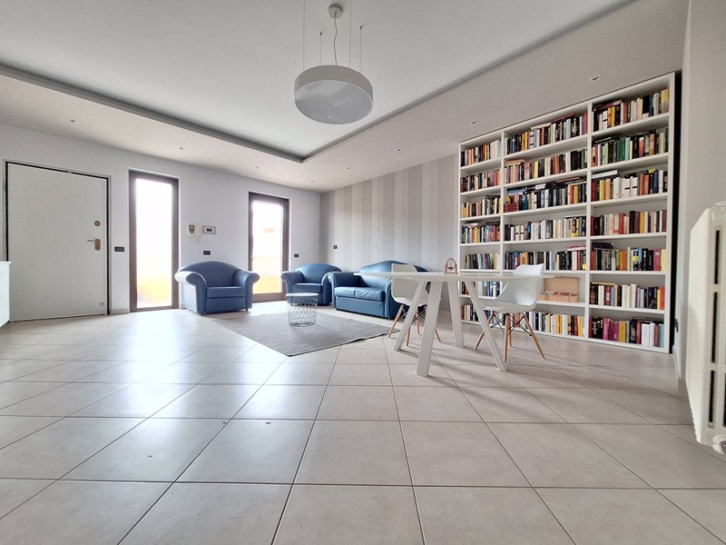 Appartamento in Vendita a Nereto, 160'000&euro;, 141 m²