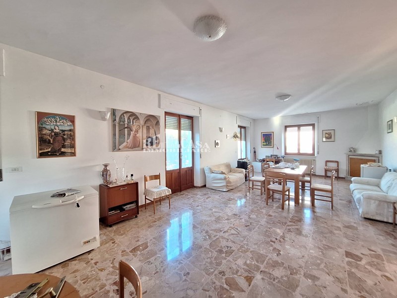 Casa Indipendente in Vendita a Montefiore dell'Aso, 230'000&euro;, 200 m²