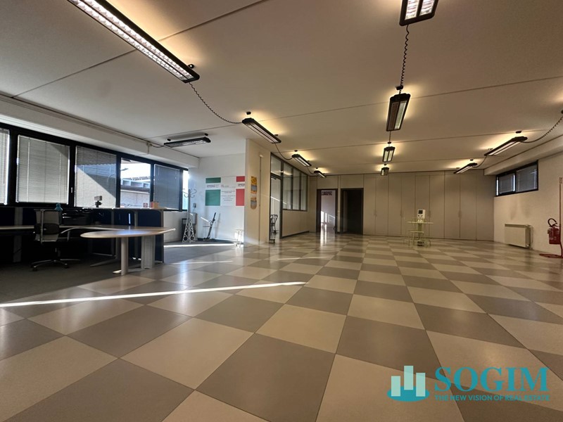Ufficio in Vendita a Muggiò, 250'000&euro;, 210 m²
