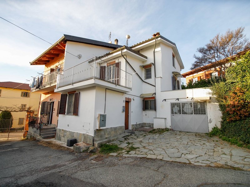 Casa Semi Indipendente in Vendita a Castagneto Po, 118'000&euro;, 140 m²