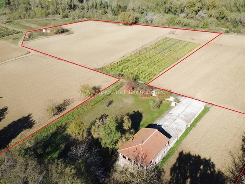 Casa Semi Indipendente in Vendita a Loreto Aprutino, 197'000€, 300 m²