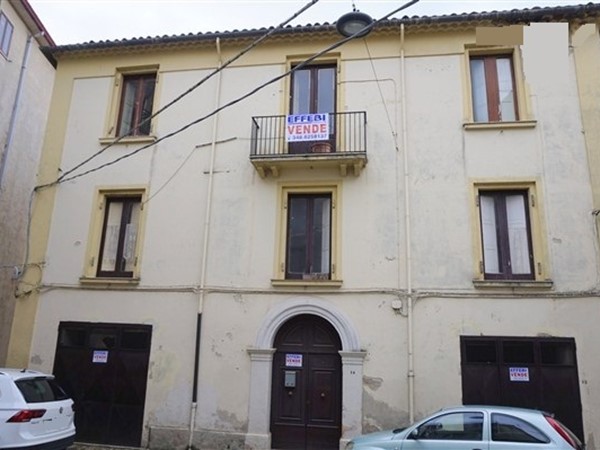 Appartamento in Vendita a Spezzano della Sila, 190'000€, 700 m²